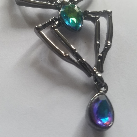 Spider Gem Necklace - Picture 3 of 10